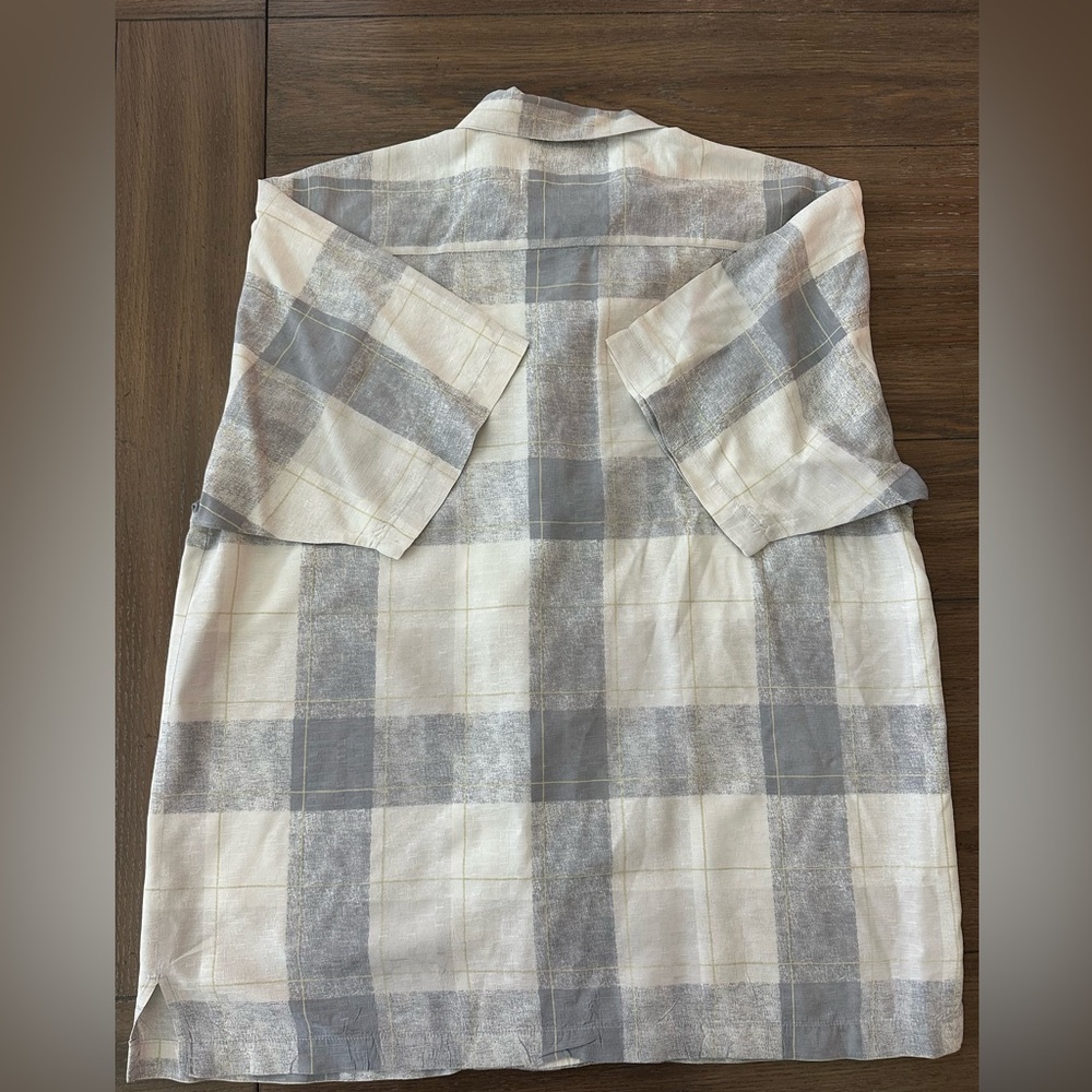 Tommy Bahama Gray and White Silk Short Sleeve Button Up Shirt Size M Gently Worn - Picture 3 of 4